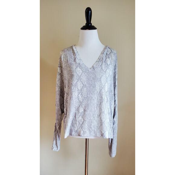 Freshman Women's Lightknit Snakeskin Grey Long Sleeve Cropped Sweater Size M - Picture 1 of 7